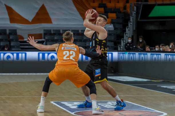 我们不难看 我们不难看