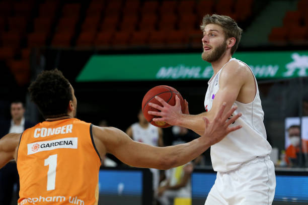 占据首发的 占据首发的